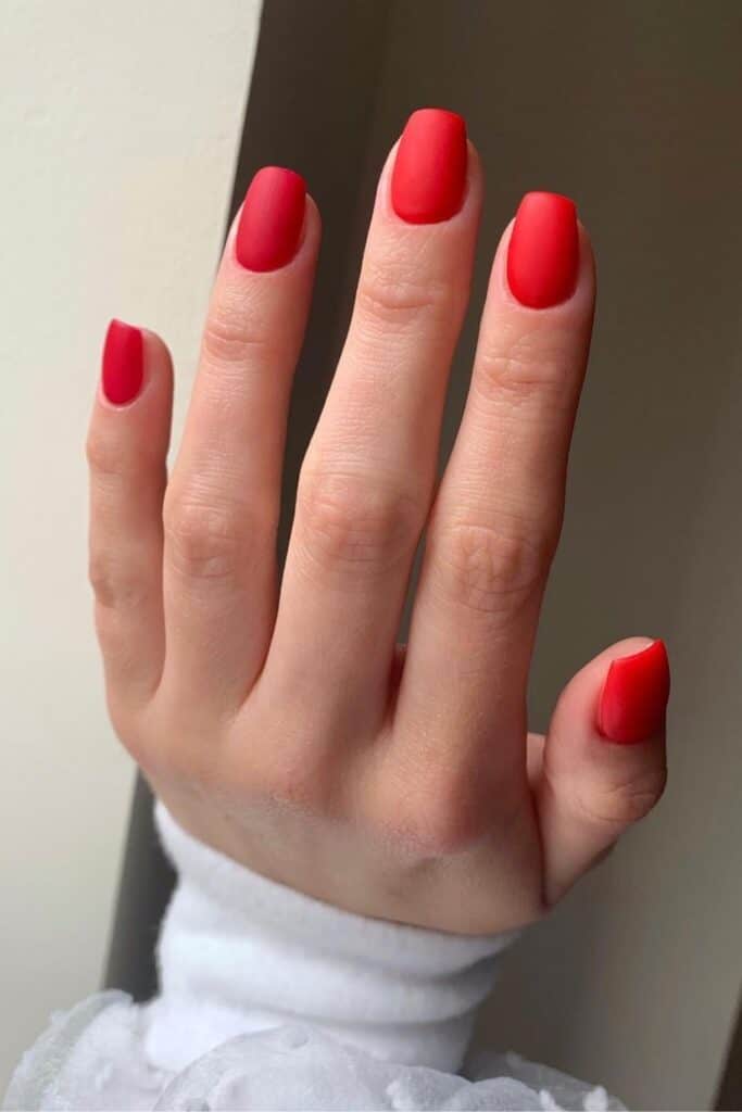 matte red nails short